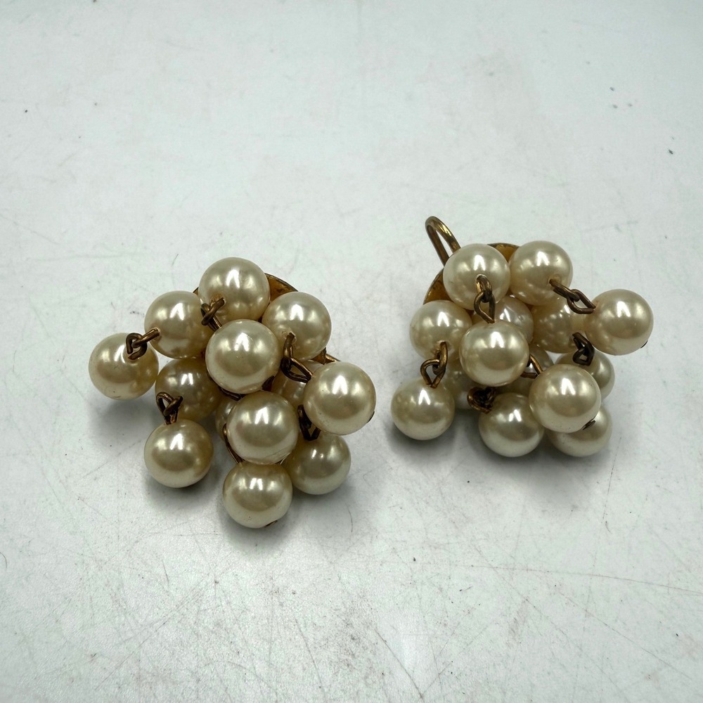 Vintage Faux Pearl Cluster Screw Back Earrings Gold Tone Grape Dangle Cream